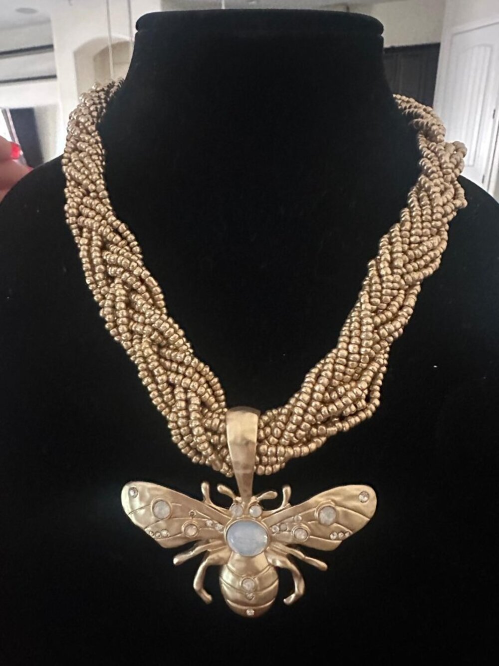 NWT CHICO'S BEADED BEE PENDANT BIB NECKLACE.